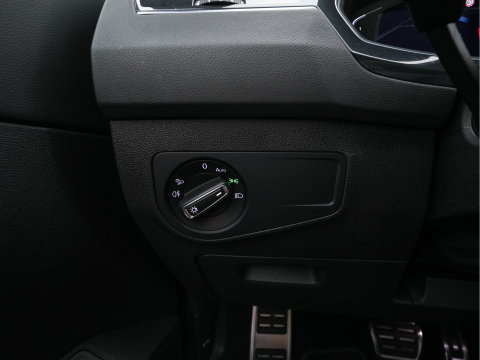 Volkswagen Tiguan 1.4 TSI eHybrid R-Line Business+ (Plug-in) (INCL-BTW) Aut. *LEATHER-FABRIC | FULL-LED | ADAPTIVE-CRUISE | CAMERA | DIGI-COCKPIT | KEYLESS | PRIVACY-GLASS | SPORTSEATS | SHIFTPADDLES | NAVI-FULLMAP | ECC | PDC | 19''ALU*