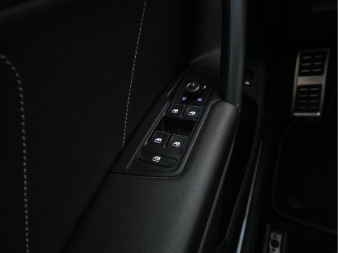 Volkswagen Tiguan 1.4 TSI eHybrid R-Line Business+ (Plug-in) (INCL-BTW) Aut. *LEATHER-FABRIC | FULL-LED | ADAPTIVE-CRUISE | CAMERA | DIGI-COCKPIT | KEYLESS | PRIVACY-GLASS | SPORTSEATS | SHIFTPADDLES | NAVI-FULLMAP | ECC | PDC | 19''ALU*