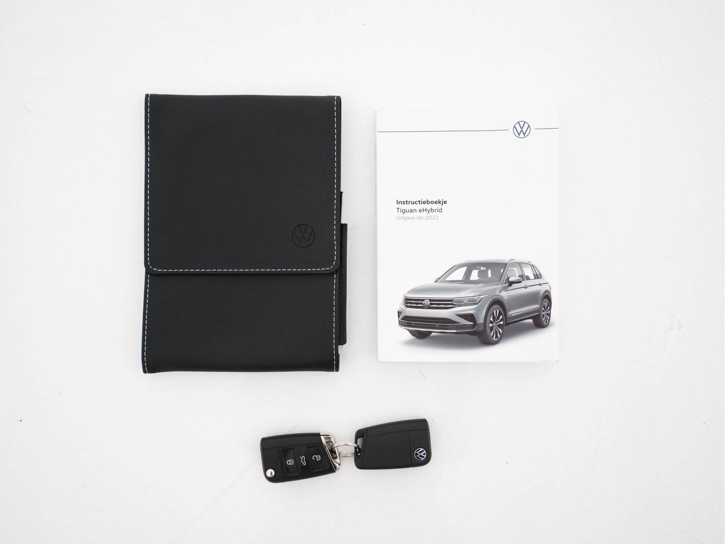 Volkswagen Tiguan 1.4 TSI eHybrid R-Line Business+ (Plug-in) (INCL-BTW) Aut. *LEATHER-FABRIC | FULL-LED | ADAPTIVE-CRUISE | CAMERA | DIGI-COCKPIT | KEYLESS | PRIVACY-GLASS | SPORTSEATS | SHIFTPADDLES | NAVI-FULLMAP | ECC | PDC | 19''ALU*
