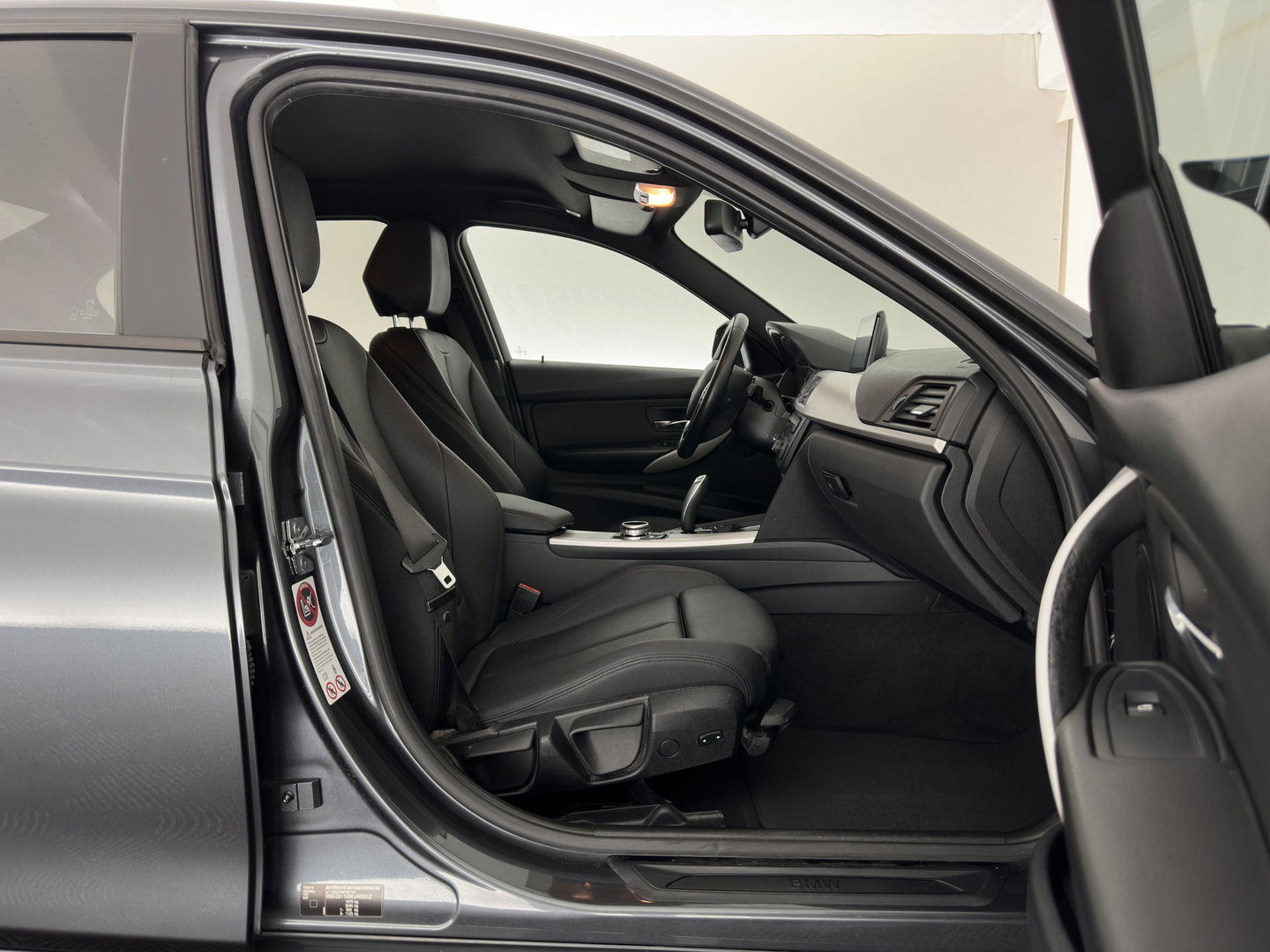 BMW 3-serie 320i Executive Aut. *FULL-LEATHER | SPORT-SEATS | NAVI-FULLMAP | ECC | PDC | CRUISE | 18''ALU*