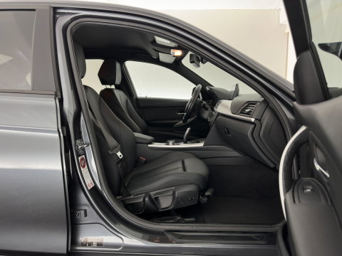 BMW 3-serie 320i Executive Aut. *FULL-LEATHER | SPORT-SEATS | NAVI-FULLMAP | ECC | PDC | CRUISE | 18''ALU*