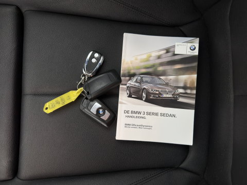 BMW 3-serie 320i Executive Aut. *FULL-LEATHER | SPORT-SEATS | NAVI-FULLMAP | ECC | PDC | CRUISE | 18''ALU*