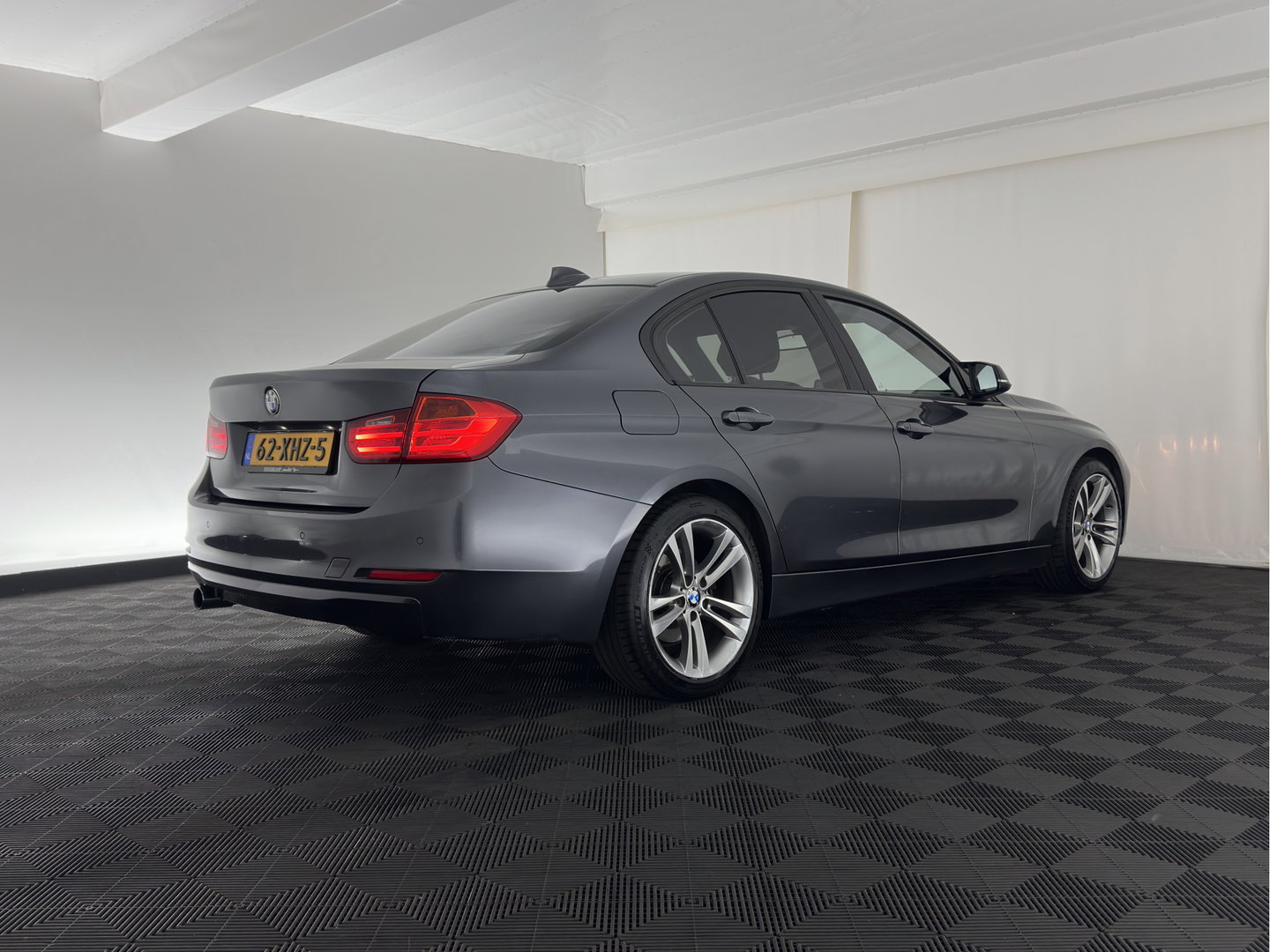 BMW 3-serie 320i Executive Aut. *FULL-LEATHER | SPORT-SEATS | NAVI-FULLMAP | ECC | PDC | CRUISE | 18''ALU*