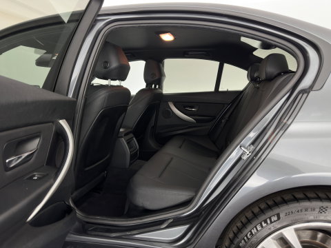 BMW 3-serie 320i Executive Aut. *FULL-LEATHER | SPORT-SEATS | NAVI-FULLMAP | ECC | PDC | CRUISE | 18''ALU*