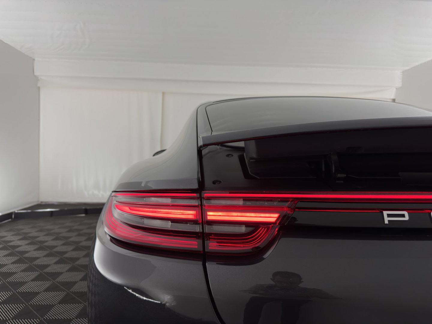 Porsche Panamera 2.9 4 E-Hybrid (Plug-in) {SoH-99%) Aut. *SPORT-CHRONO | LEATHER | BOSE-AUDIO |  FULL-LED | SOFTCLOSE | ADAPTIVE-CRUISE | BLINDSPOT | MEMORY-PACK | HEATED-SPORTSEATS | CARBON | CAMERA | DIGI-COCKPIT | PRIVACY-GLASS | 20''ALU*