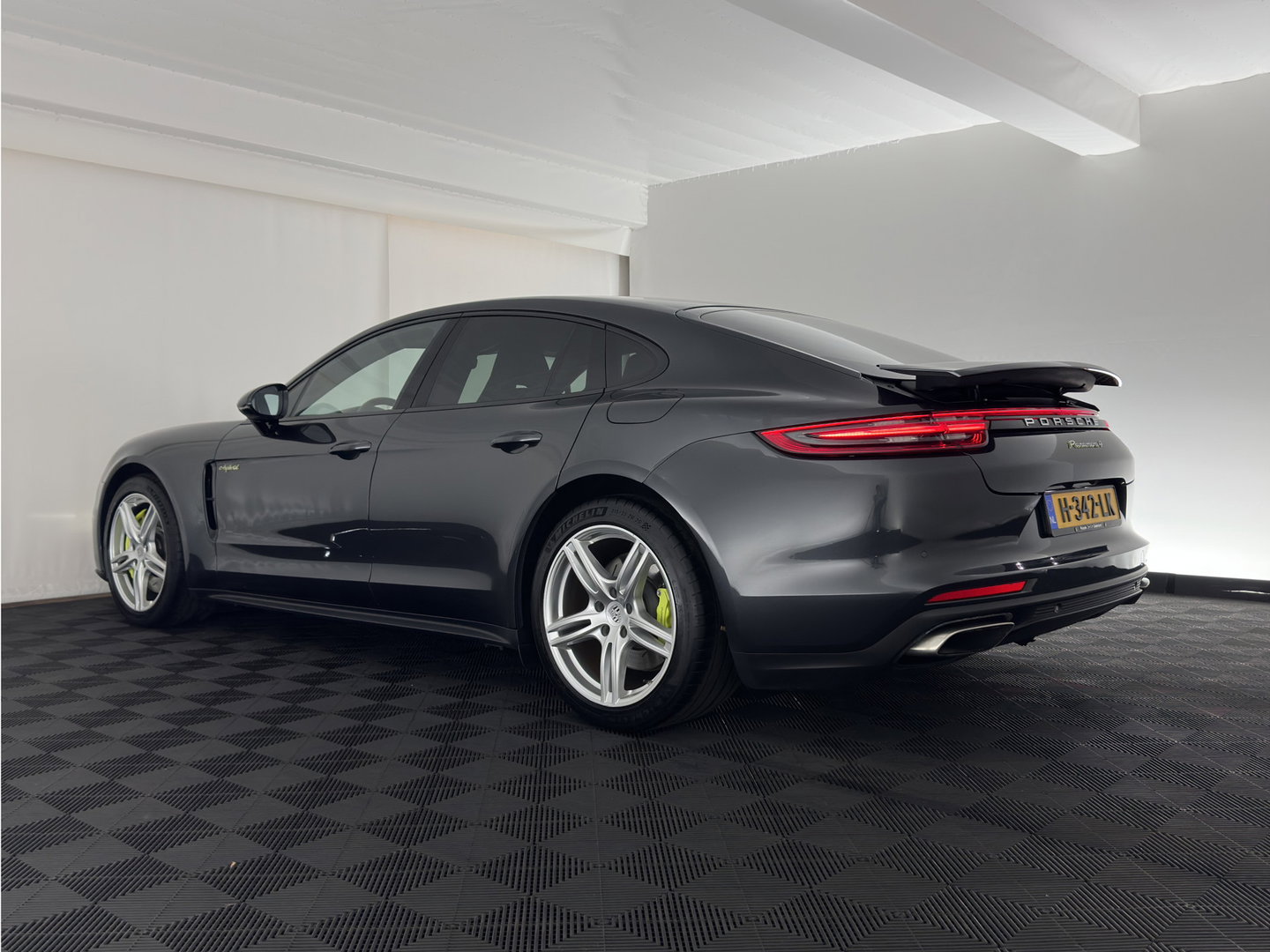 Porsche Panamera 2.9 4 E-Hybrid (Plug-in) {SoH-99%) Aut. *SPORT-CHRONO | LEATHER | BOSE-AUDIO |  FULL-LED | SOFTCLOSE | ADAPTIVE-CRUISE | BLINDSPOT | MEMORY-PACK | HEATED-SPORTSEATS | CARBON | CAMERA | DIGI-COCKPIT | PRIVACY-GLASS | 20''ALU*