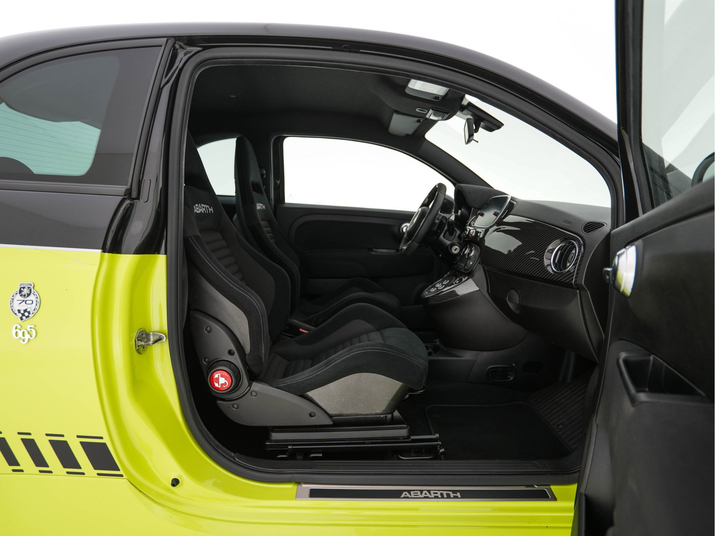 Abarth 695 1.4 T-Jet Competizione 70th Anniversary ( One of 1958 ! ) (INCL-BTW) Aut. *AKRAPOVIC-EXHAUST | RECARO-SPORTSEATS | XENON | NAVI-FULLMAP | BREMBO-BRAKES | CARBON | SHIFTPADDLES | DIGI-COCKPIT | DAB+ | ECC | PDC | CRUISE | 17''ALU*