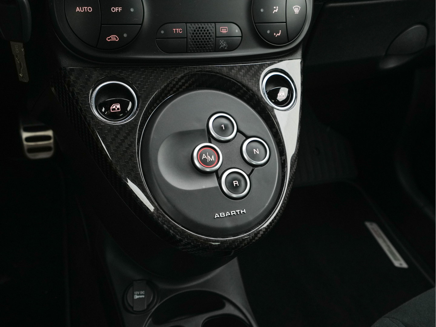 Abarth 695 1.4 T-Jet Competizione 70th Anniversary ( One of 1958 ! ) (INCL-BTW) Aut. *AKRAPOVIC-EXHAUST | RECARO-SPORTSEATS | XENON | NAVI-FULLMAP | BREMBO-BRAKES | CARBON | SHIFTPADDLES | DIGI-COCKPIT | DAB+ | ECC | PDC | CRUISE | 17''ALU*