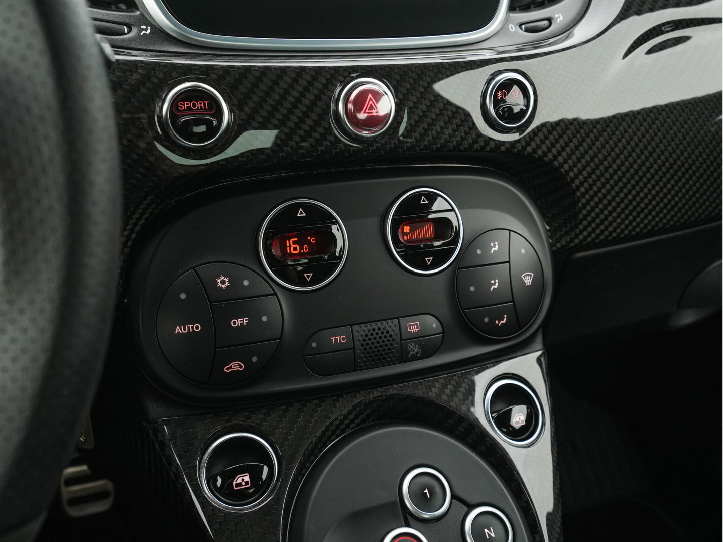 Abarth 695 1.4 T-Jet Competizione 70th Anniversary ( One of 1958 ! ) (INCL-BTW) Aut. *AKRAPOVIC-EXHAUST | RECARO-SPORTSEATS | XENON | NAVI-FULLMAP | BREMBO-BRAKES | CARBON | SHIFTPADDLES | DIGI-COCKPIT | DAB+ | ECC | PDC | CRUISE | 17''ALU*