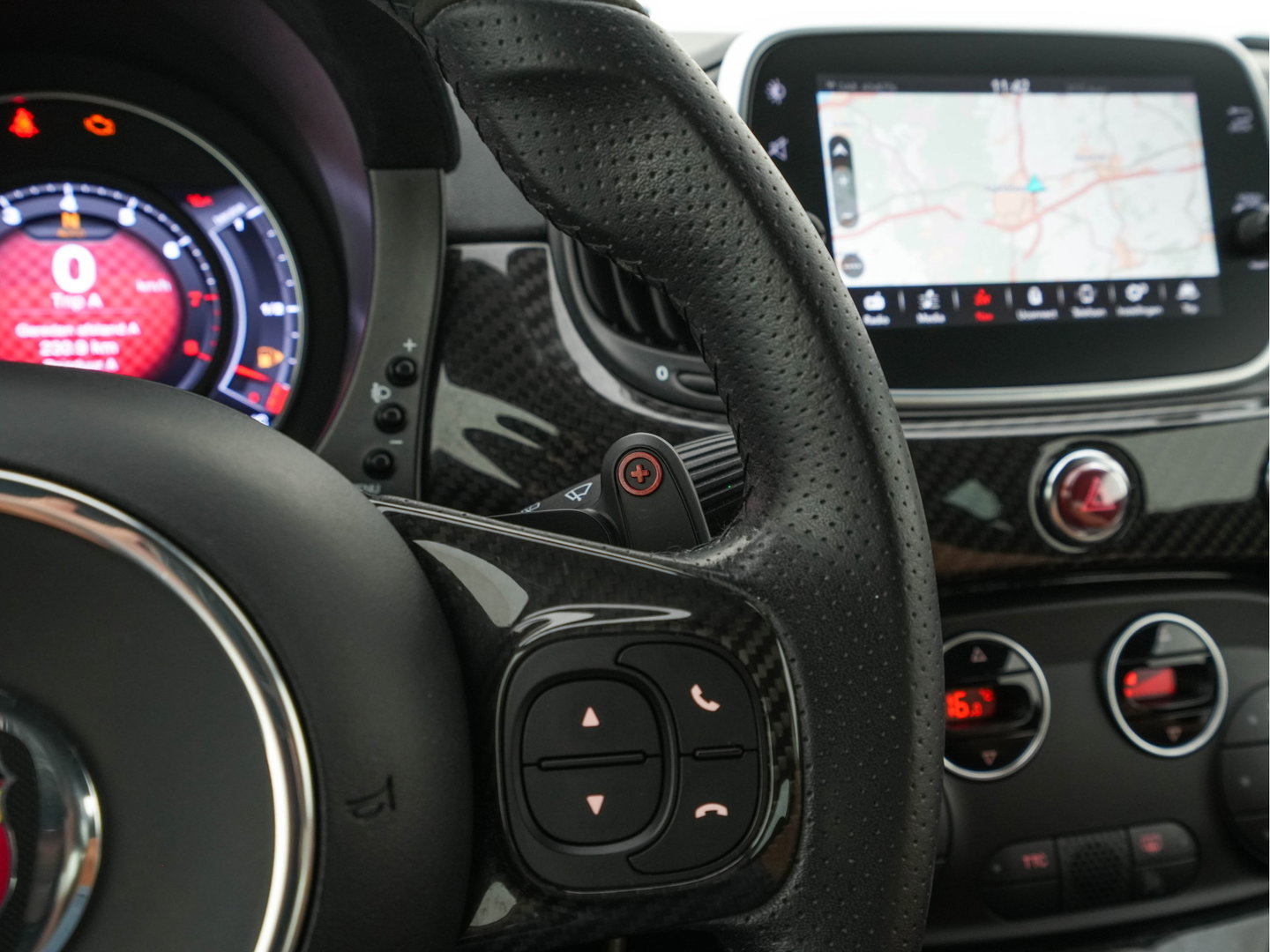 Abarth 695 1.4 T-Jet Competizione 70th Anniversary ( One of 1958 ! ) (INCL-BTW) Aut. *AKRAPOVIC-EXHAUST | RECARO-SPORTSEATS | XENON | NAVI-FULLMAP | BREMBO-BRAKES | CARBON | SHIFTPADDLES | DIGI-COCKPIT | DAB+ | ECC | PDC | CRUISE | 17''ALU*