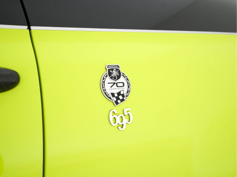 Abarth 695 1.4 T-Jet Competizione 70th Anniversary ( One of 1958 ! ) (INCL-BTW) Aut. *AKRAPOVIC-EXHAUST | RECARO-SPORTSEATS | XENON | NAVI-FULLMAP | BREMBO-BRAKES | CARBON | SHIFTPADDLES | DIGI-COCKPIT | DAB+ | ECC | PDC | CRUISE | 17''ALU*