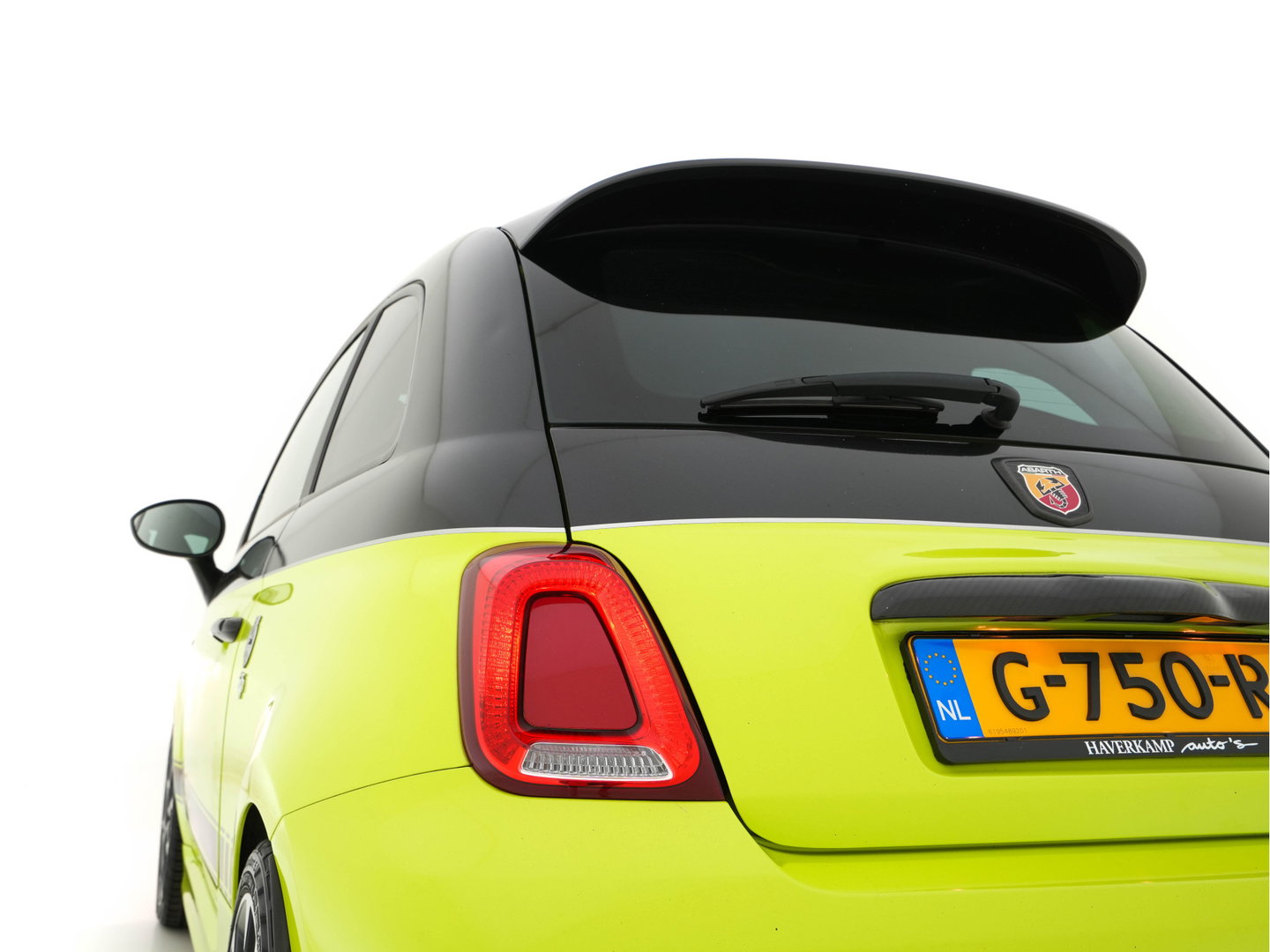 Abarth 695 1.4 T-Jet Competizione 70th Anniversary ( One of 1958 ! ) (INCL-BTW) Aut. *AKRAPOVIC-EXHAUST | RECARO-SPORTSEATS | XENON | NAVI-FULLMAP | BREMBO-BRAKES | CARBON | SHIFTPADDLES | DIGI-COCKPIT | DAB+ | ECC | PDC | CRUISE | 17''ALU*