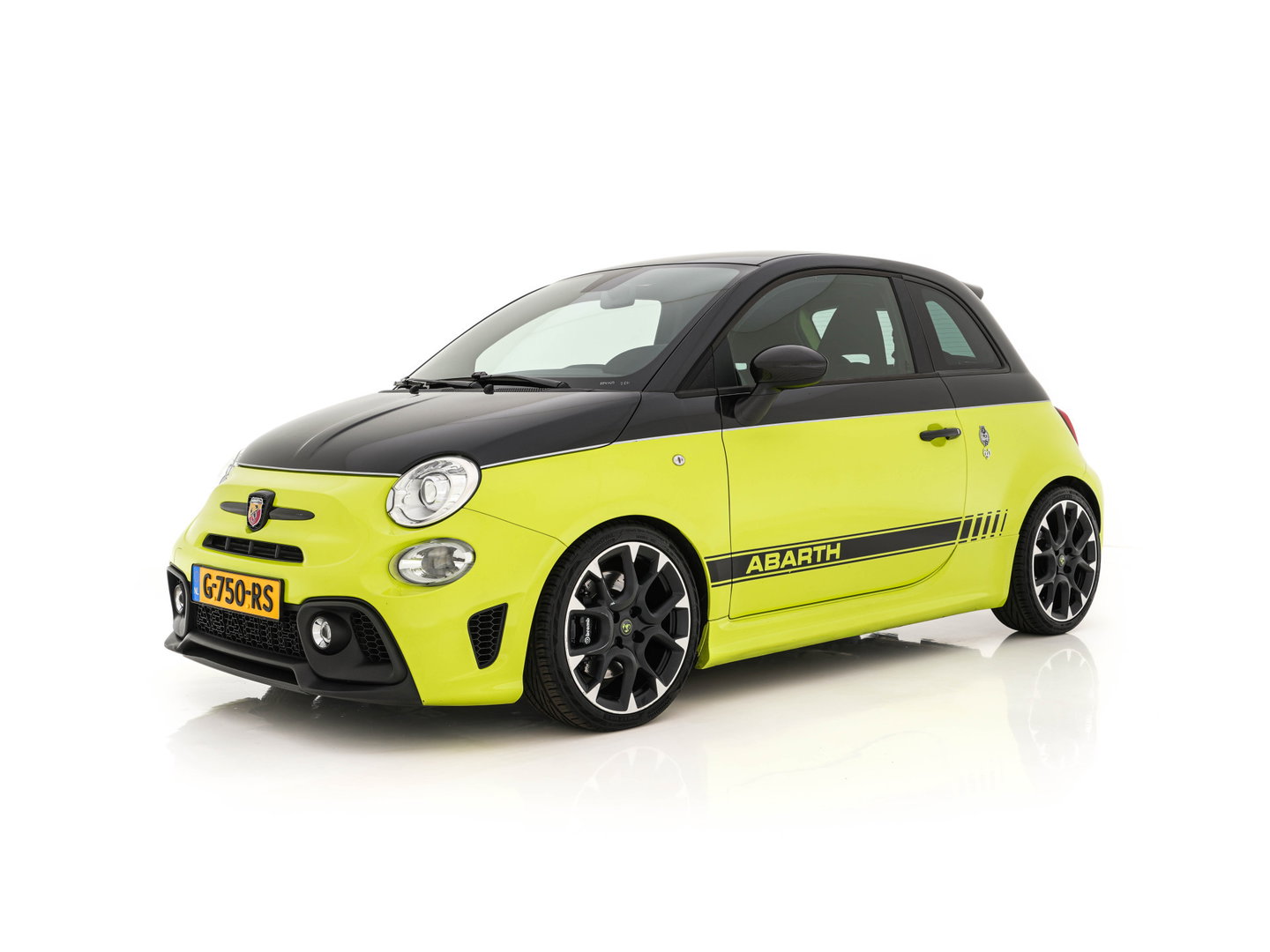 Abarth 695 1.4 T-Jet Competizione 70th Anniversary ( One of 1958 ! ) (INCL-BTW) Aut. *AKRAPOVIC-EXHAUST | RECARO-SPORTSEATS | XENON | NAVI-FULLMAP | BREMBO-BRAKES | CARBON | SHIFTPADDLES | DIGI-COCKPIT | DAB+ | ECC | PDC | CRUISE | 17''ALU*