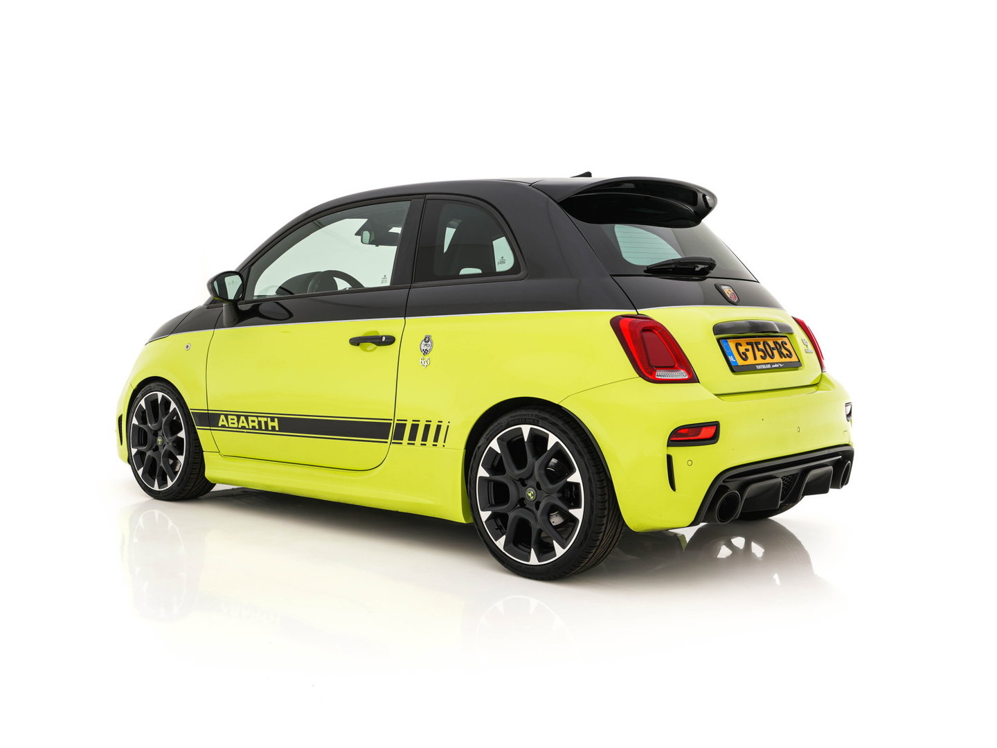 Abarth 695 1.4 T-Jet Competizione 70th Anniversary ( One of 1958 ! ) (INCL-BTW) Aut. *AKRAPOVIC-EXHAUST | RECARO-SPORTSEATS | XENON | NAVI-FULLMAP | BREMBO-BRAKES | CARBON | SHIFTPADDLES | DIGI-COCKPIT | DAB+ | ECC | PDC | CRUISE | 17''ALU*