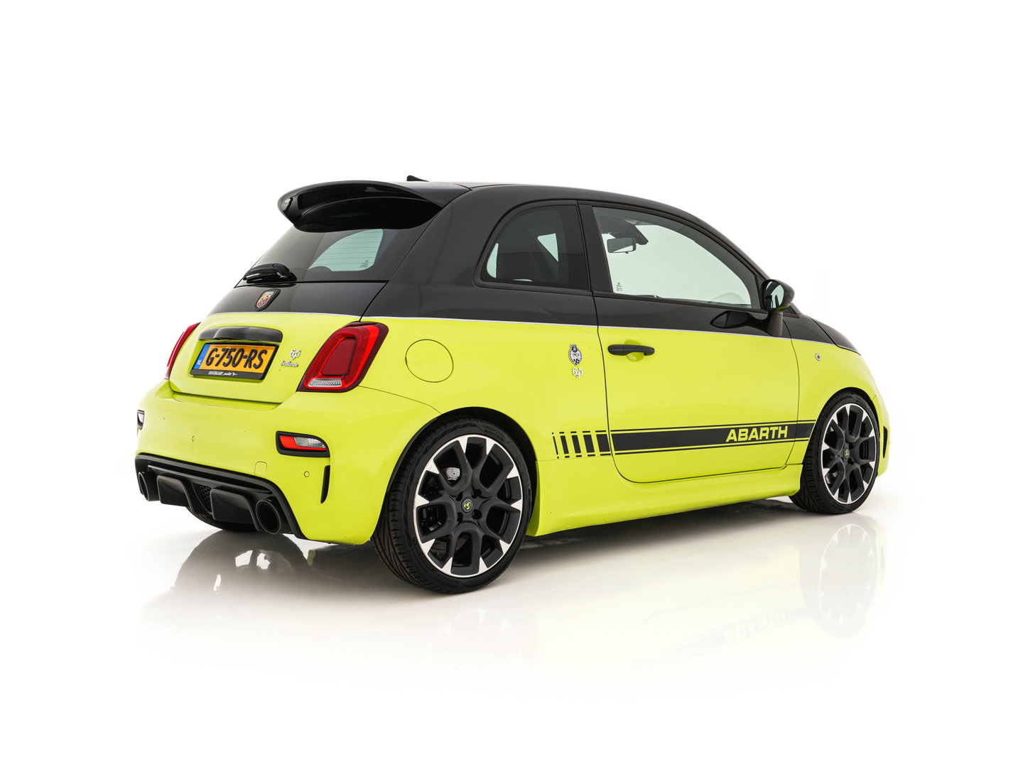 Abarth 695 1.4 T-Jet Competizione 70th Anniversary ( One of 1958 ! ) (INCL-BTW) Aut. *AKRAPOVIC-EXHAUST | RECARO-SPORTSEATS | XENON | NAVI-FULLMAP | BREMBO-BRAKES | CARBON | SHIFTPADDLES | DIGI-COCKPIT | DAB+ | ECC | PDC | CRUISE | 17''ALU*