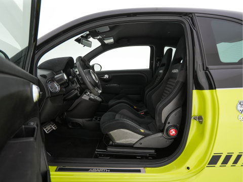 Abarth 695 1.4 T-Jet Competizione 70th Anniversary ( One of 1958 ! ) (INCL-BTW) Aut. *AKRAPOVIC-EXHAUST | RECARO-SPORTSEATS | XENON | NAVI-FULLMAP | BREMBO-BRAKES | CARBON | SHIFTPADDLES | DIGI-COCKPIT | DAB+ | ECC | PDC | CRUISE | 17''ALU*