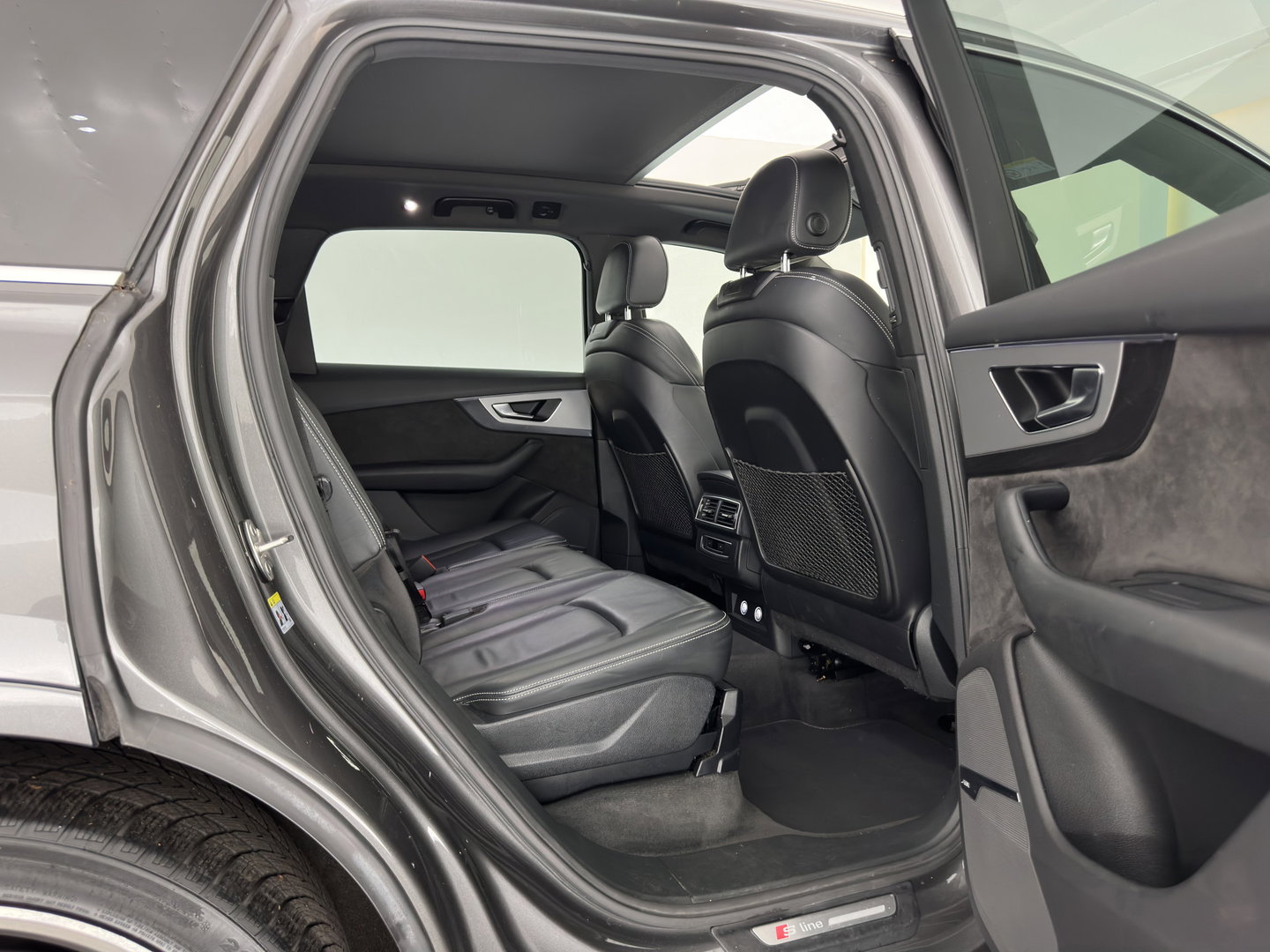 Audi Q7 3.0 TDI e-tron Quattro Sport (Plug-in) *PANO | LEATHER | FULL-LED | MEMORY-PACK | BOSE-AUDIO | CAMERA | DIGI-COCKPIT | HEATED-COMFORTSEATS | NAVI-FULLMAP | AIRSUSPENSION | PRIVACY-GLASS | SHIFTPADDLES | HEAD-UP | TOWBAR | 22''ALU*