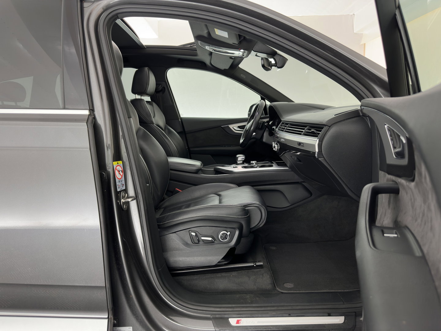 Audi Q7 3.0 TDI e-tron Quattro Sport (Plug-in) *PANO | LEATHER | FULL-LED | MEMORY-PACK | BOSE-AUDIO | CAMERA | DIGI-COCKPIT | HEATED-COMFORTSEATS | NAVI-FULLMAP | AIRSUSPENSION | PRIVACY-GLASS | SHIFTPADDLES | HEAD-UP | TOWBAR | 22''ALU*