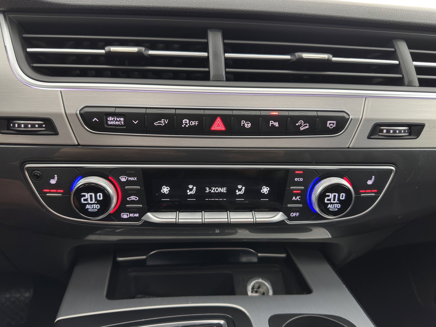 Audi Q7 3.0 TDI e-tron Quattro Sport (Plug-in) *PANO | LEATHER | FULL-LED | MEMORY-PACK | BOSE-AUDIO | CAMERA | DIGI-COCKPIT | HEATED-COMFORTSEATS | NAVI-FULLMAP | AIRSUSPENSION | PRIVACY-GLASS | SHIFTPADDLES | HEAD-UP | TOWBAR | 22''ALU*