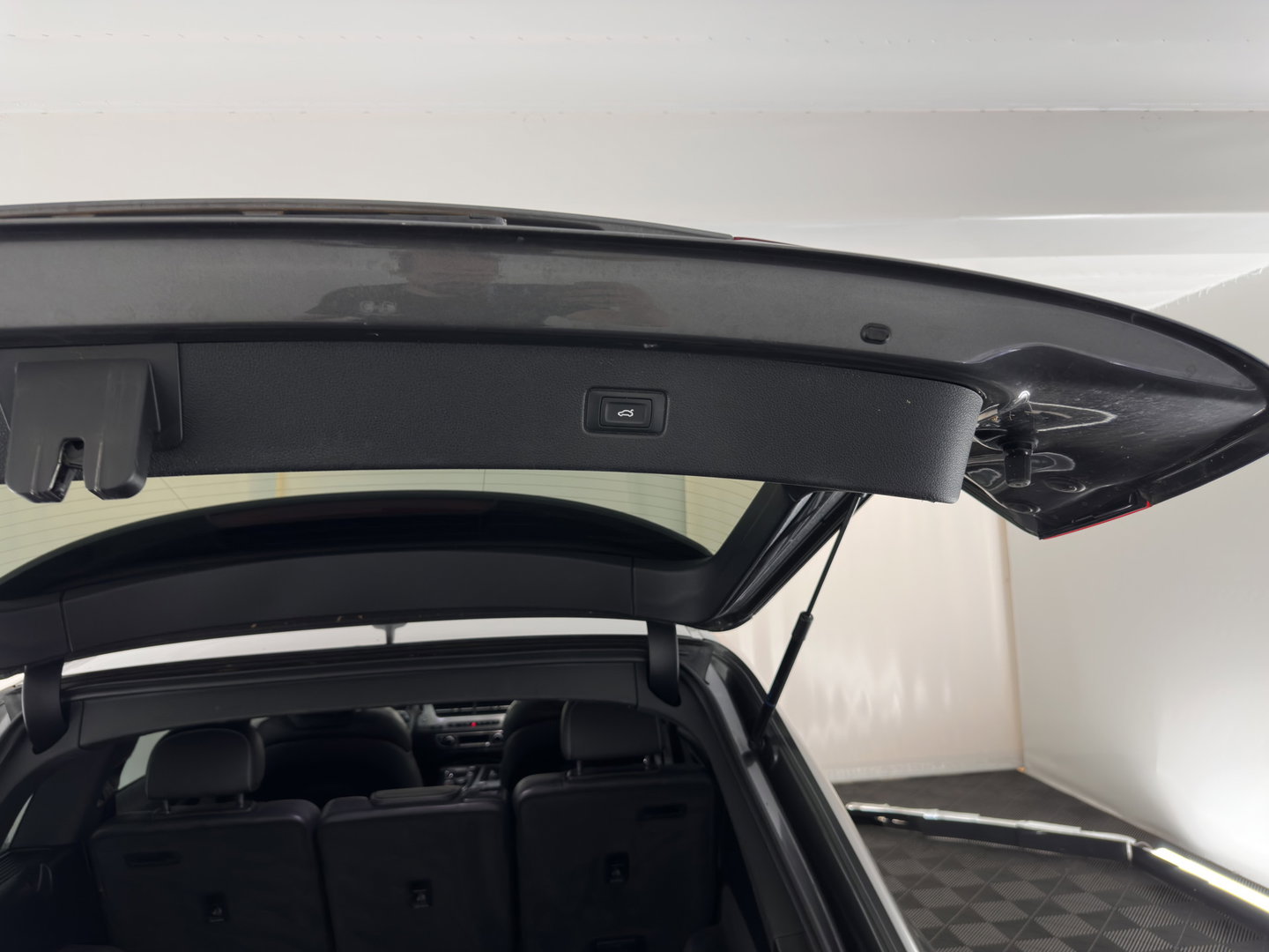 Audi Q7 3.0 TDI e-tron Quattro Sport (Plug-in) *PANO | LEATHER | FULL-LED | MEMORY-PACK | BOSE-AUDIO | CAMERA | DIGI-COCKPIT | HEATED-COMFORTSEATS | NAVI-FULLMAP | AIRSUSPENSION | PRIVACY-GLASS | SHIFTPADDLES | HEAD-UP | TOWBAR | 22''ALU*