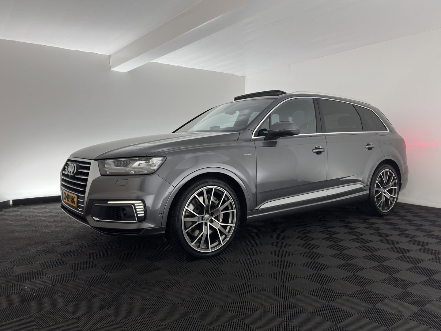 Audi Q7 3.0 TDI e-tron Quattro Sport (Plug-in) *PANO | LEATHER | FULL-LED | MEMORY-PACK | BOSE-AUDIO | CAMERA | DIGI-COCKPIT | HEATED-COMFORTSEATS | NAVI-FULLMAP | AIRSUSPENSION | PRIVACY-GLASS | SHIFTPADDLES | HEAD-UP | TOWBAR | 22''ALU*