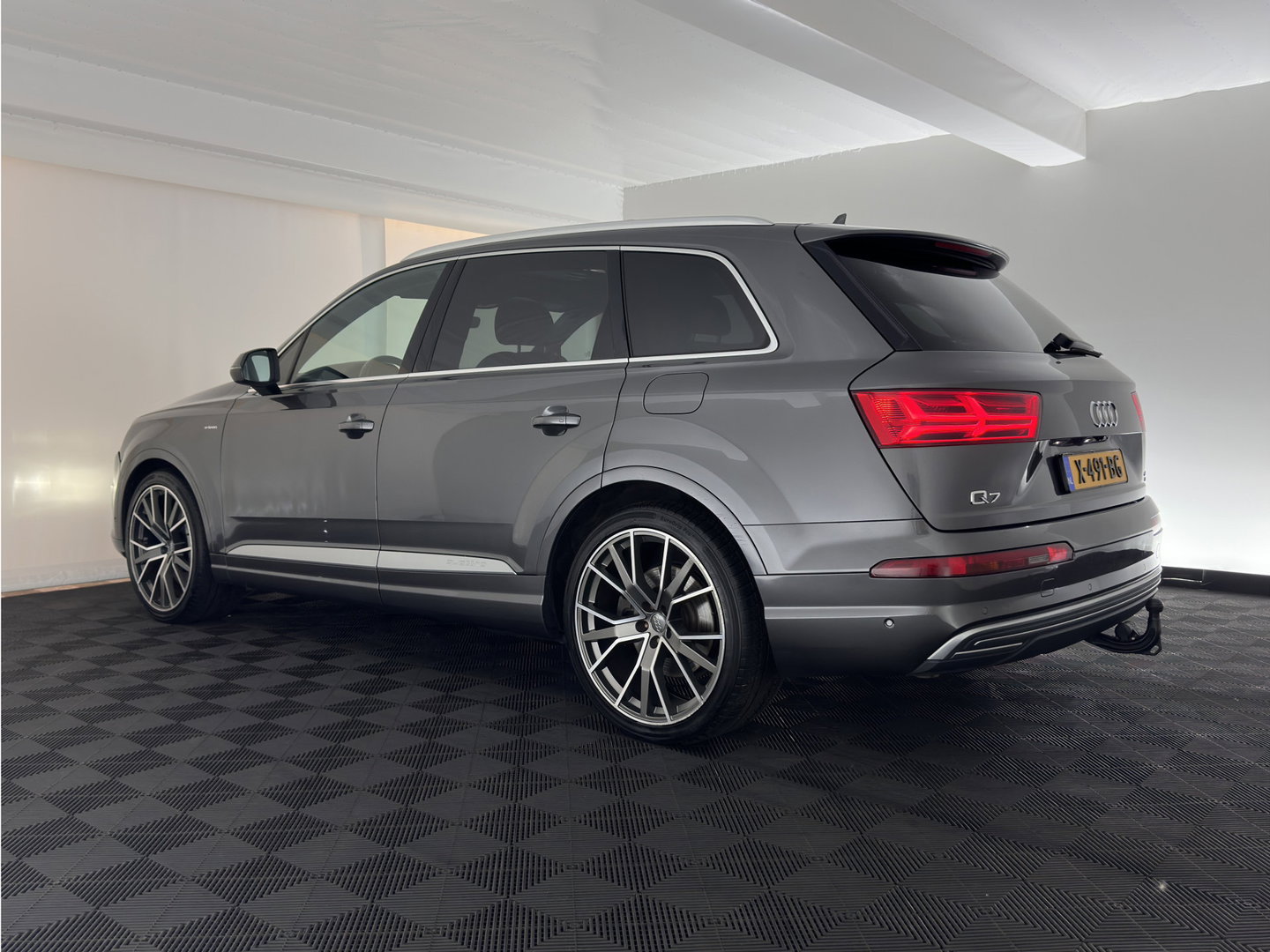 Audi Q7 3.0 TDI e-tron Quattro Sport (Plug-in) *PANO | LEATHER | FULL-LED | MEMORY-PACK | BOSE-AUDIO | CAMERA | DIGI-COCKPIT | HEATED-COMFORTSEATS | NAVI-FULLMAP | AIRSUSPENSION | PRIVACY-GLASS | SHIFTPADDLES | HEAD-UP | TOWBAR | 22''ALU*