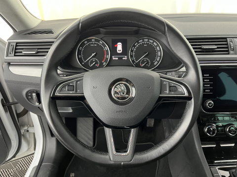 Škoda Superb Combi 1.5 TSI ACT Style Business (INCL-BTW) Aut. *LEATHER-MICROFIBRE | XENON | CANTON-AUDIO | MEMORY-PACK | NAVI-FULLMAP | CAMERA | KEYLESS | HEATED-COMFORTSEATS | PRIVACY-GLASS | SHIFTPADDLES | ECC | PDC | CRUISE | 18''ALU*