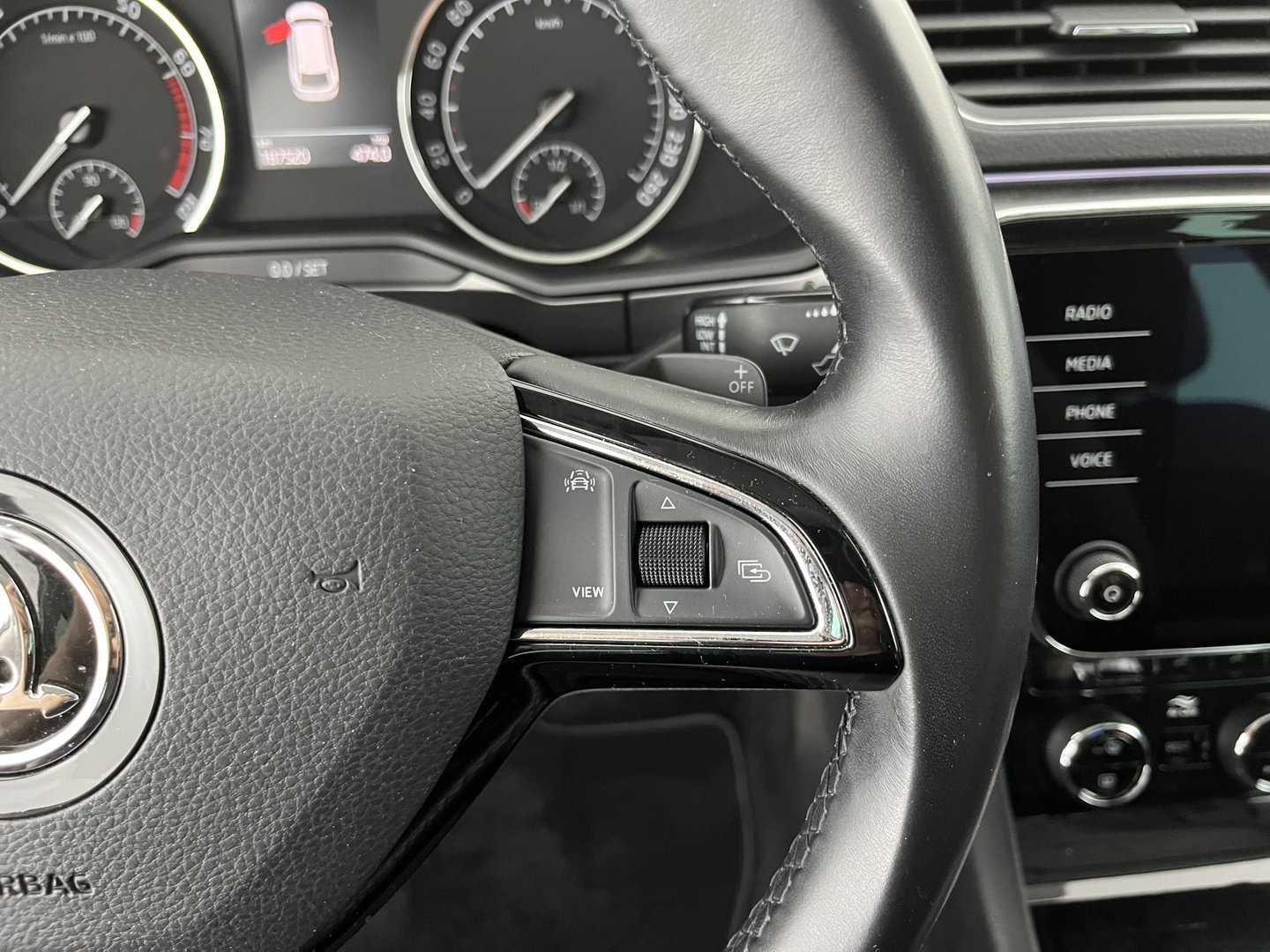 Škoda Superb Combi 1.5 TSI ACT Style Business (INCL-BTW) Aut. *LEATHER-MICROFIBRE | XENON | CANTON-AUDIO | MEMORY-PACK | NAVI-FULLMAP | CAMERA | KEYLESS | HEATED-COMFORTSEATS | PRIVACY-GLASS | SHIFTPADDLES | ECC | PDC | CRUISE | 18''ALU*
