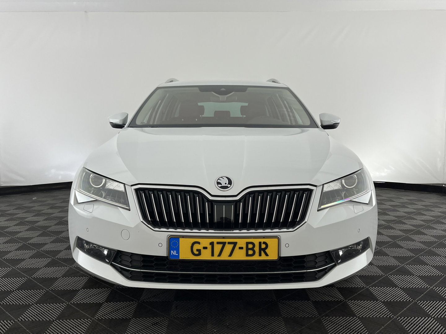 Škoda Superb Combi 1.5 TSI ACT Style Business (INCL-BTW) Aut. *LEATHER-MICROFIBRE | XENON | CANTON-AUDIO | MEMORY-PACK | NAVI-FULLMAP | CAMERA | KEYLESS | HEATED-COMFORTSEATS | PRIVACY-GLASS | SHIFTPADDLES | ECC | PDC | CRUISE | 18''ALU*