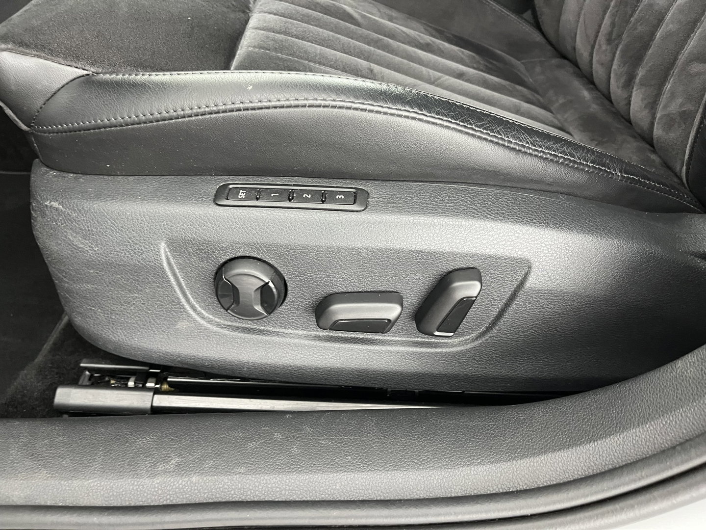 Škoda Superb Combi 1.5 TSI ACT Style Business (INCL-BTW) Aut. *LEATHER-MICROFIBRE | XENON | CANTON-AUDIO | MEMORY-PACK | NAVI-FULLMAP | CAMERA | KEYLESS | HEATED-COMFORTSEATS | PRIVACY-GLASS | SHIFTPADDLES | ECC | PDC | CRUISE | 18''ALU*