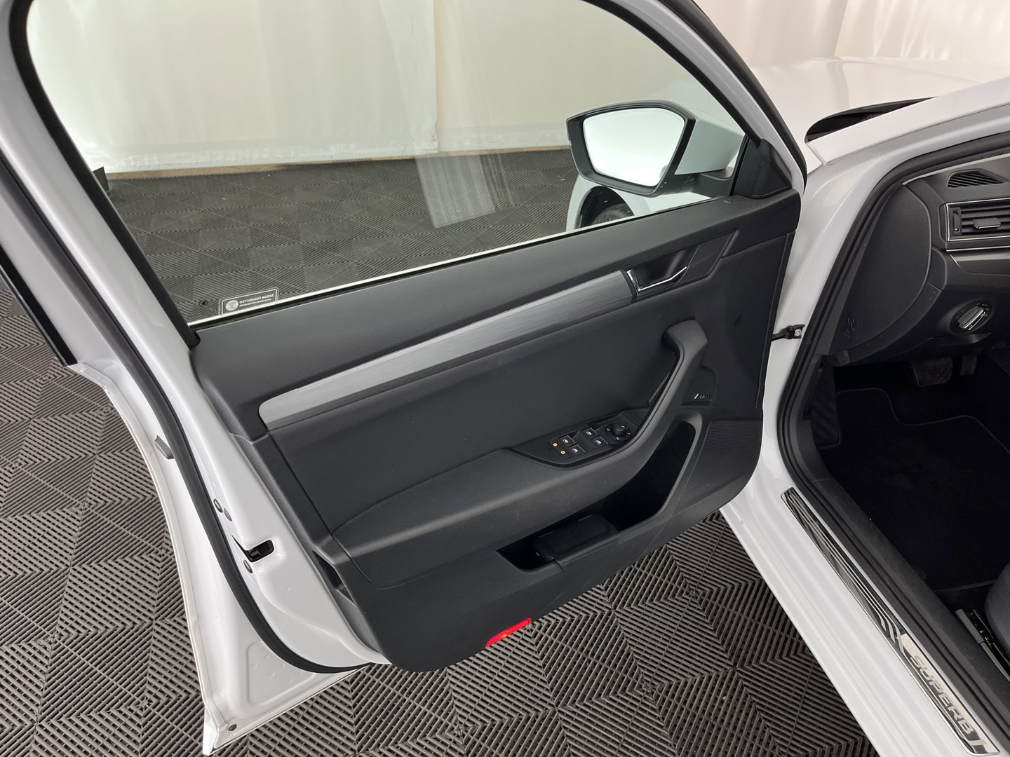Škoda Superb Combi 1.5 TSI ACT Style Business (INCL-BTW) Aut. *LEATHER-MICROFIBRE | XENON | CANTON-AUDIO | MEMORY-PACK | NAVI-FULLMAP | CAMERA | KEYLESS | HEATED-COMFORTSEATS | PRIVACY-GLASS | SHIFTPADDLES | ECC | PDC | CRUISE | 18''ALU*