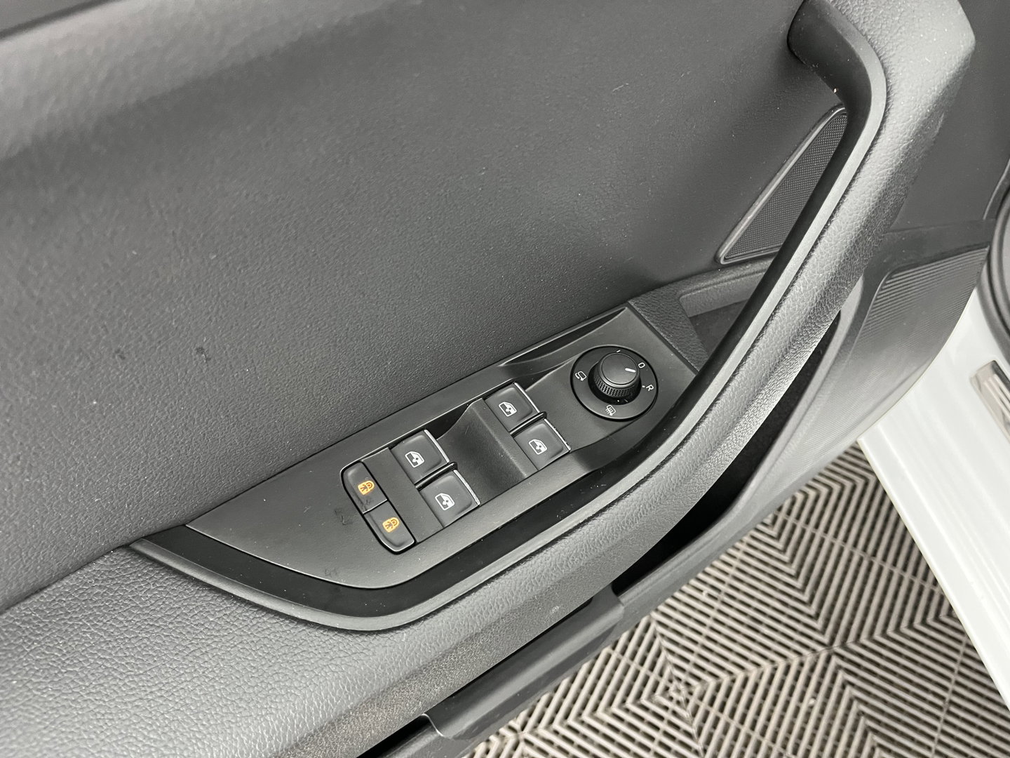 Škoda Superb Combi 1.5 TSI ACT Style Business (INCL-BTW) Aut. *LEATHER-MICROFIBRE | XENON | CANTON-AUDIO | MEMORY-PACK | NAVI-FULLMAP | CAMERA | KEYLESS | HEATED-COMFORTSEATS | PRIVACY-GLASS | SHIFTPADDLES | ECC | PDC | CRUISE | 18''ALU*