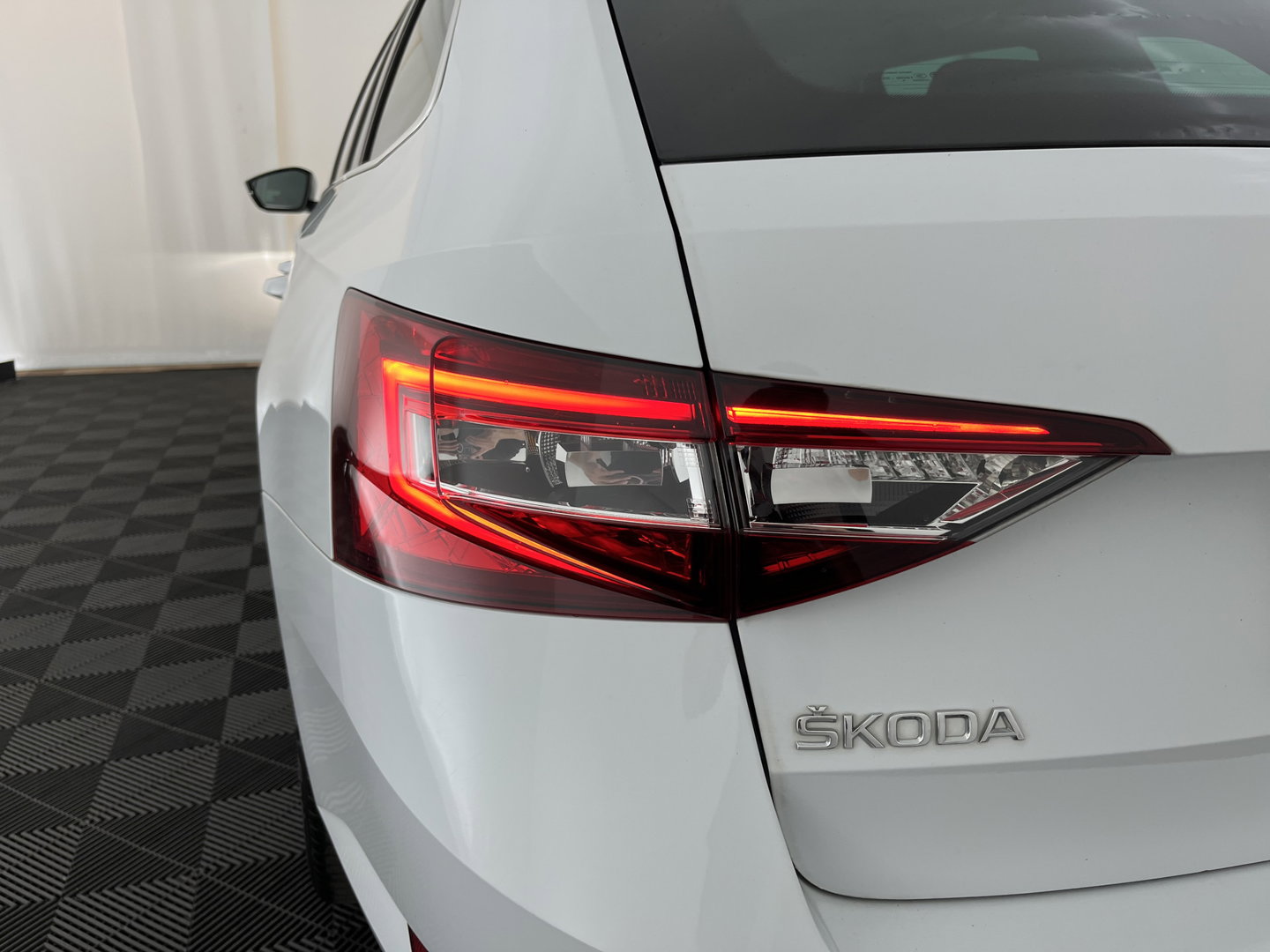 Škoda Superb Combi 1.5 TSI ACT Style Business (INCL-BTW) Aut. *LEATHER-MICROFIBRE | XENON | CANTON-AUDIO | MEMORY-PACK | NAVI-FULLMAP | CAMERA | KEYLESS | HEATED-COMFORTSEATS | PRIVACY-GLASS | SHIFTPADDLES | ECC | PDC | CRUISE | 18''ALU*