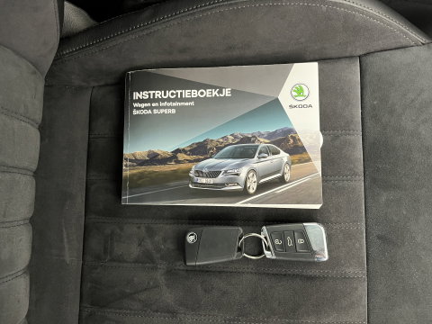 Škoda Superb Combi 1.5 TSI ACT Style Business (INCL-BTW) Aut. *LEATHER-MICROFIBRE | XENON | CANTON-AUDIO | MEMORY-PACK | NAVI-FULLMAP | CAMERA | KEYLESS | HEATED-COMFORTSEATS | PRIVACY-GLASS | SHIFTPADDLES | ECC | PDC | CRUISE | 18''ALU*