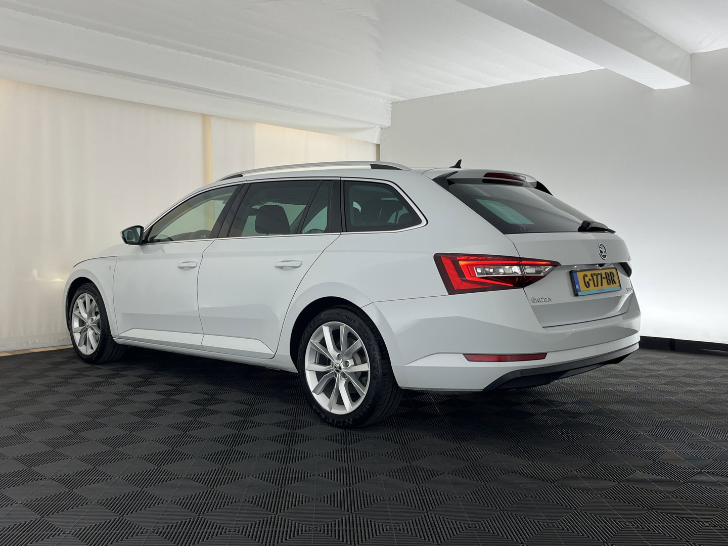 Škoda Superb Combi 1.5 TSI ACT Style Business (INCL-BTW) Aut. *LEATHER-MICROFIBRE | XENON | CANTON-AUDIO | MEMORY-PACK | NAVI-FULLMAP | CAMERA | KEYLESS | HEATED-COMFORTSEATS | PRIVACY-GLASS | SHIFTPADDLES | ECC | PDC | CRUISE | 18''ALU*