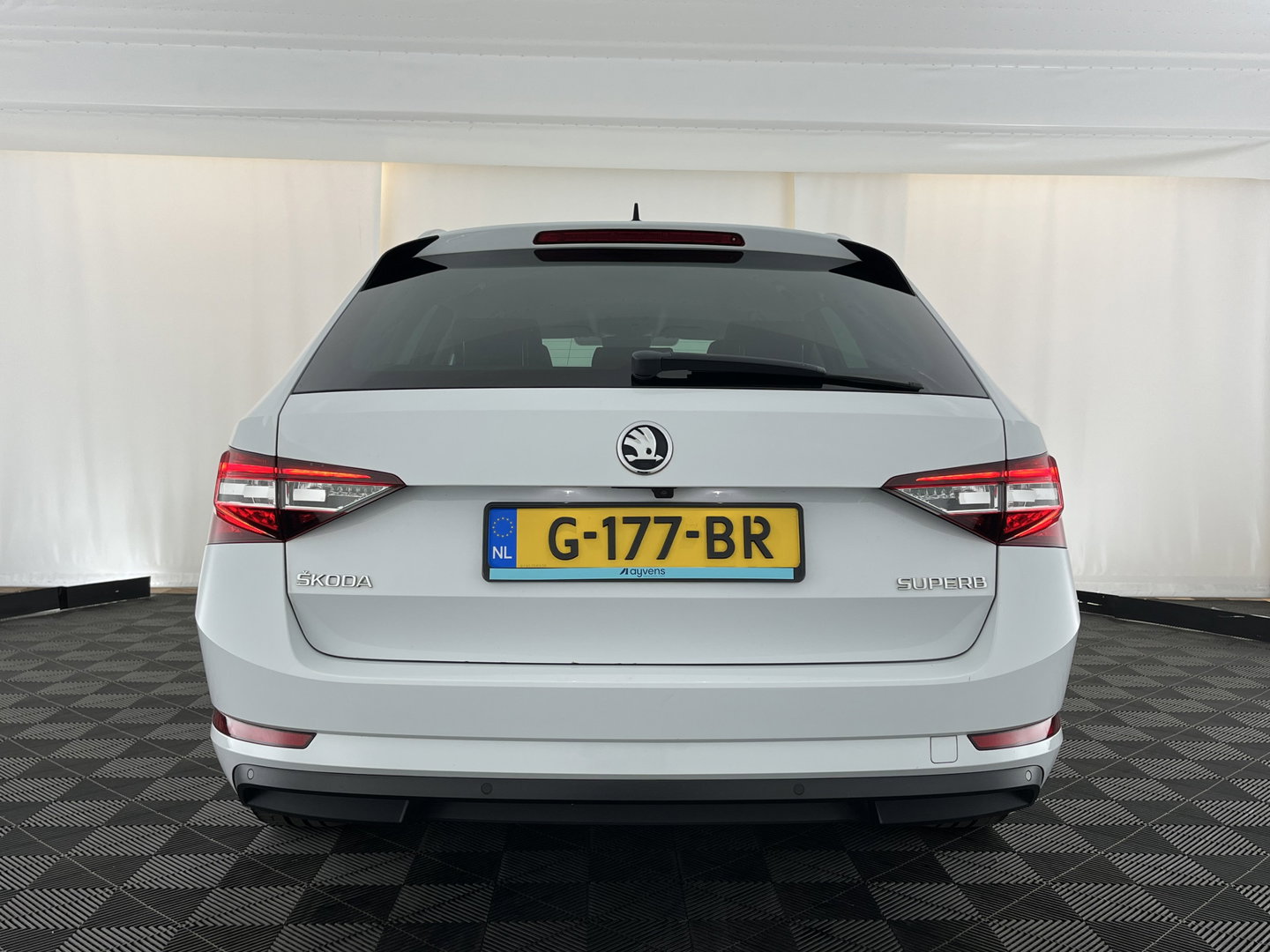 Škoda Superb Combi 1.5 TSI ACT Style Business (INCL-BTW) Aut. *LEATHER-MICROFIBRE | XENON | CANTON-AUDIO | MEMORY-PACK | NAVI-FULLMAP | CAMERA | KEYLESS | HEATED-COMFORTSEATS | PRIVACY-GLASS | SHIFTPADDLES | ECC | PDC | CRUISE | 18''ALU*