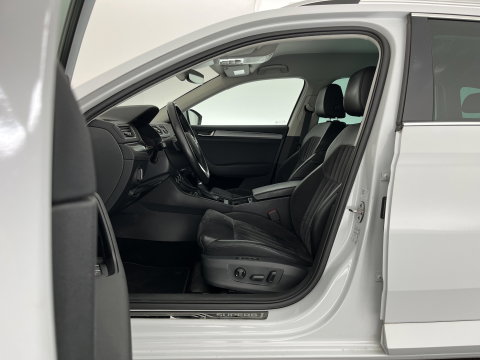 Škoda Superb Combi 1.5 TSI ACT Style Business (INCL-BTW) Aut. *LEATHER-MICROFIBRE | XENON | CANTON-AUDIO | MEMORY-PACK | NAVI-FULLMAP | CAMERA | KEYLESS | HEATED-COMFORTSEATS | PRIVACY-GLASS | SHIFTPADDLES | ECC | PDC | CRUISE | 18''ALU*