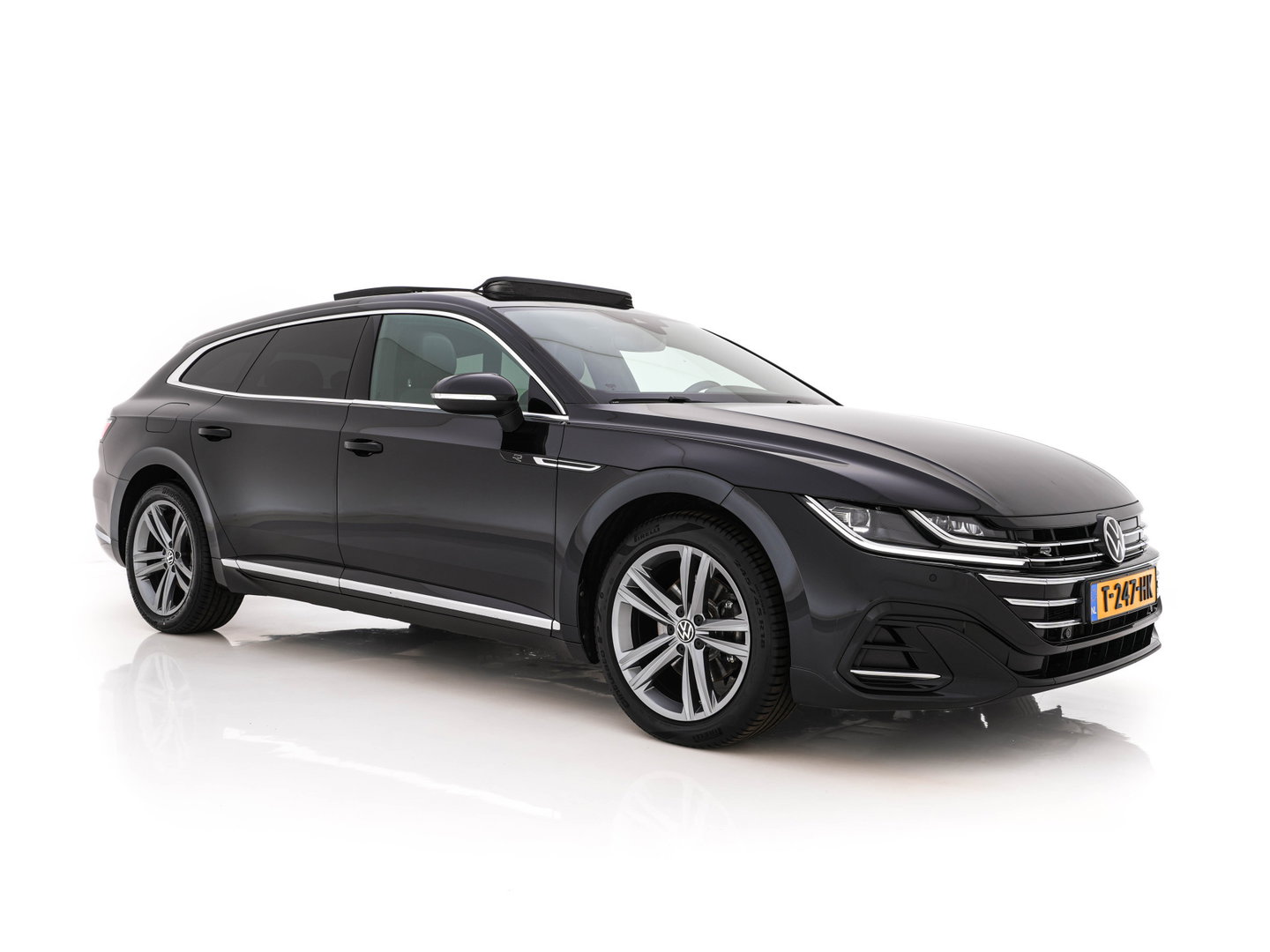 Volkswagen Arteon Shooting Brake 1.4 TSI eHybrid R-Line Business (Plug-in) {SoH-90%} (INCL-BTW) *PANO | LEATHER-ARTVELOURS | FULL-LED | CAMERA | ADAPTIVE-CRUISE | HEATED-SPORTSEATS | KEYLESS | NAVI-FULLMAP | PRIVACYGLASS | SHIFTPADDLES | DIGI-COCKPIT | TOWBAR | 18''ALU*