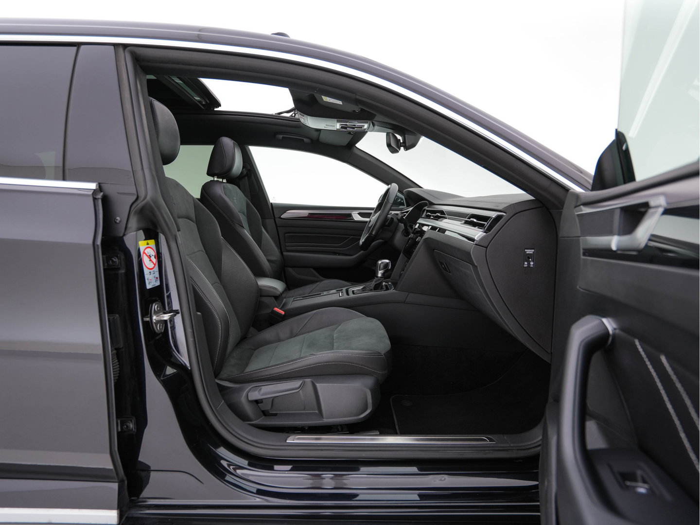 Volkswagen Arteon Shooting Brake 1.4 TSI eHybrid R-Line Business (Plug-in) {SoH-90%} (INCL-BTW) *PANO | LEATHER-ARTVELOURS | FULL-LED | CAMERA | ADAPTIVE-CRUISE | HEATED-SPORTSEATS | KEYLESS | NAVI-FULLMAP | PRIVACYGLASS | SHIFTPADDLES | DIGI-COCKPIT | TOWBAR | 18''ALU*