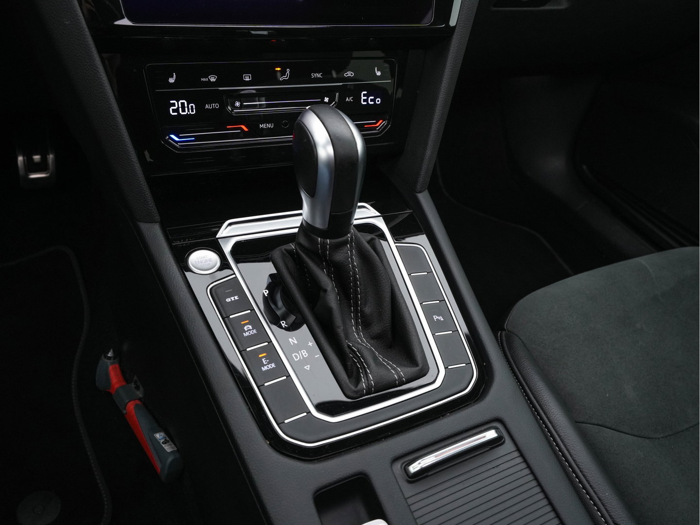 Volkswagen Arteon Shooting Brake 1.4 TSI eHybrid R-Line Business (Plug-in) {SoH-90%} (INCL-BTW) *PANO | LEATHER-ARTVELOURS | FULL-LED | CAMERA | ADAPTIVE-CRUISE | HEATED-SPORTSEATS | KEYLESS | NAVI-FULLMAP | PRIVACYGLASS | SHIFTPADDLES | DIGI-COCKPIT | TOWBAR | 18''ALU*