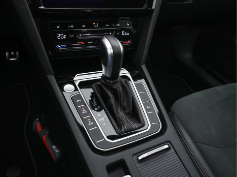 Volkswagen Arteon Shooting Brake 1.4 TSI eHybrid R-Line Business (Plug-in) {SoH-90%} (INCL-BTW) *PANO | LEATHER-ARTVELOURS | FULL-LED | CAMERA | ADAPTIVE-CRUISE | HEATED-SPORTSEATS | KEYLESS | NAVI-FULLMAP | PRIVACYGLASS | SHIFTPADDLES | DIGI-COCKPIT | TOWBAR | 18''ALU*