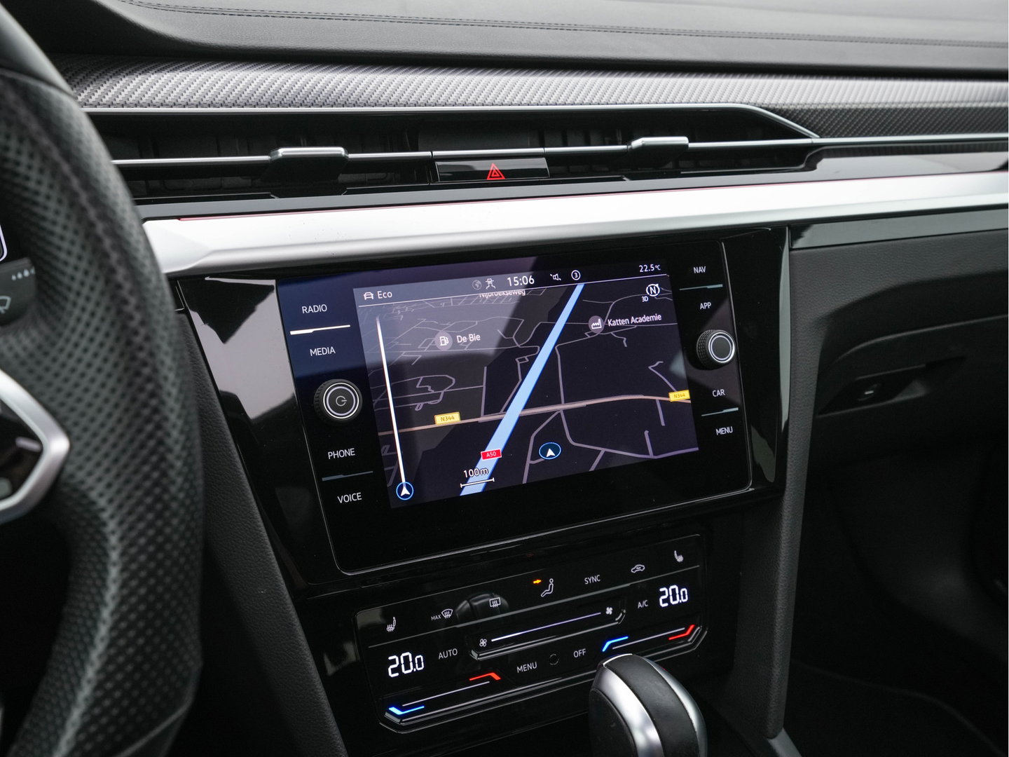 Volkswagen Arteon Shooting Brake 1.4 TSI eHybrid R-Line Business (Plug-in) {SoH-90%} (INCL-BTW) *PANO | LEATHER-ARTVELOURS | FULL-LED | CAMERA | ADAPTIVE-CRUISE | HEATED-SPORTSEATS | KEYLESS | NAVI-FULLMAP | PRIVACYGLASS | SHIFTPADDLES | DIGI-COCKPIT | TOWBAR | 18''ALU*