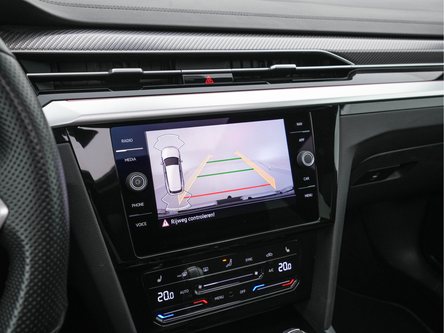 Volkswagen Arteon Shooting Brake 1.4 TSI eHybrid R-Line Business (Plug-in) {SoH-90%} (INCL-BTW) *PANO | LEATHER-ARTVELOURS | FULL-LED | CAMERA | ADAPTIVE-CRUISE | HEATED-SPORTSEATS | KEYLESS | NAVI-FULLMAP | PRIVACYGLASS | SHIFTPADDLES | DIGI-COCKPIT | TOWBAR | 18''ALU*