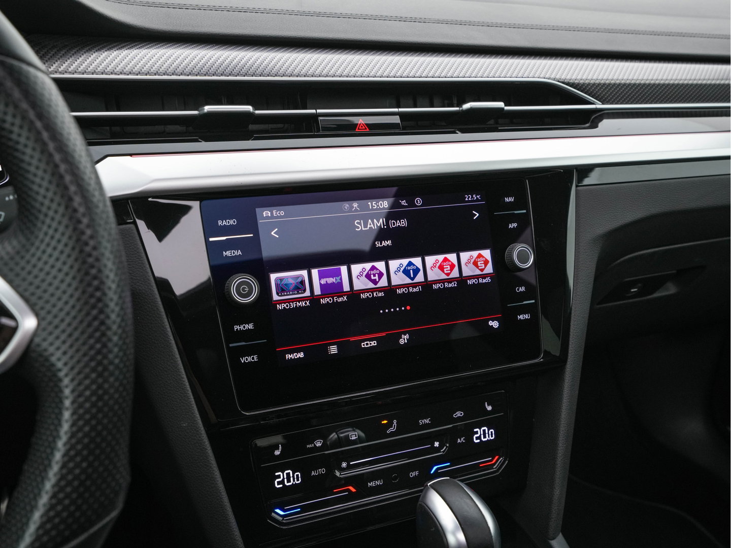 Volkswagen Arteon Shooting Brake 1.4 TSI eHybrid R-Line Business (Plug-in) {SoH-90%} (INCL-BTW) *PANO | LEATHER-ARTVELOURS | FULL-LED | CAMERA | ADAPTIVE-CRUISE | HEATED-SPORTSEATS | KEYLESS | NAVI-FULLMAP | PRIVACYGLASS | SHIFTPADDLES | DIGI-COCKPIT | TOWBAR | 18''ALU*