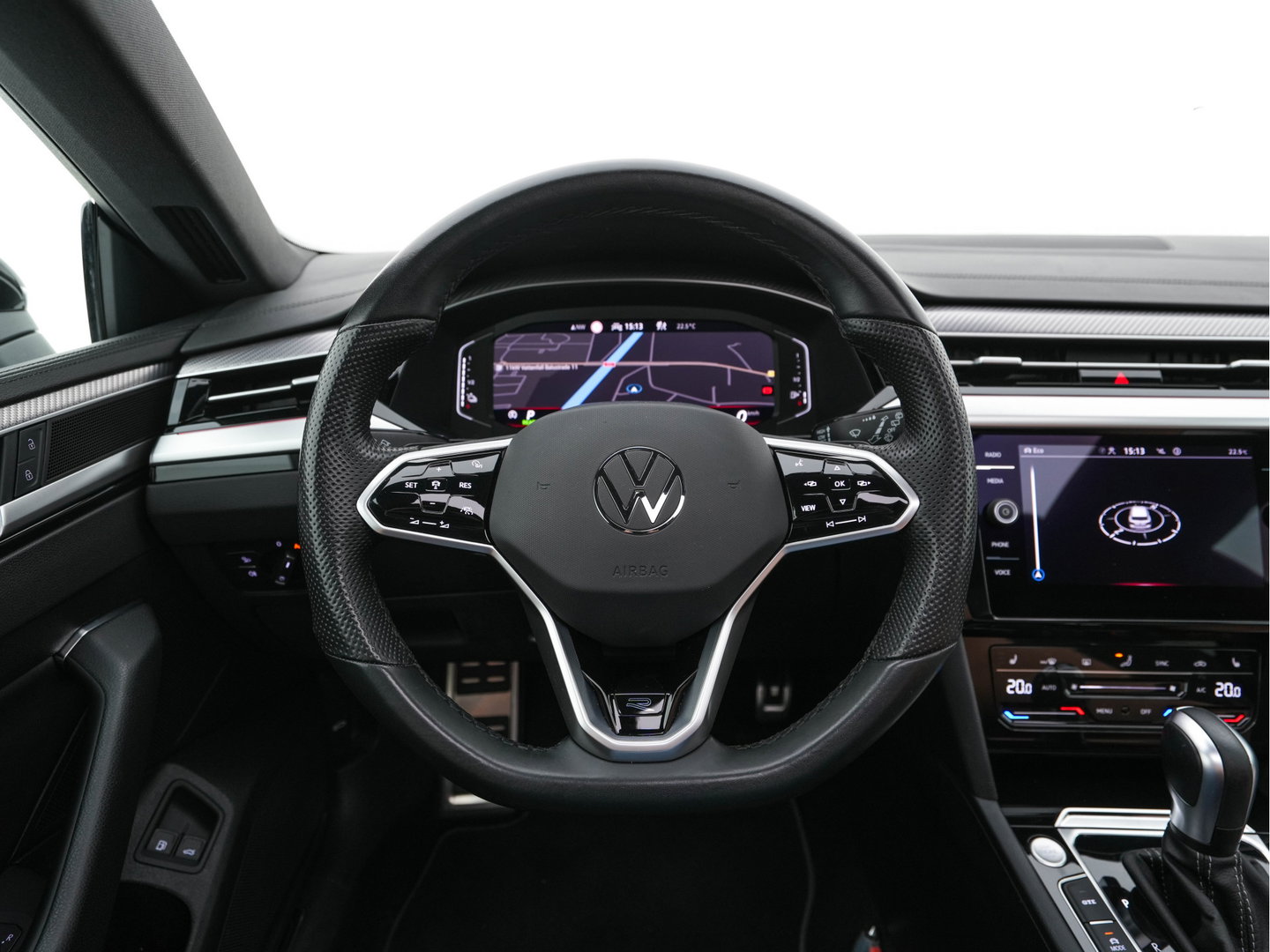 Volkswagen Arteon Shooting Brake 1.4 TSI eHybrid R-Line Business (Plug-in) {SoH-90%} (INCL-BTW) *PANO | LEATHER-ARTVELOURS | FULL-LED | CAMERA | ADAPTIVE-CRUISE | HEATED-SPORTSEATS | KEYLESS | NAVI-FULLMAP | PRIVACYGLASS | SHIFTPADDLES | DIGI-COCKPIT | TOWBAR | 18''ALU*