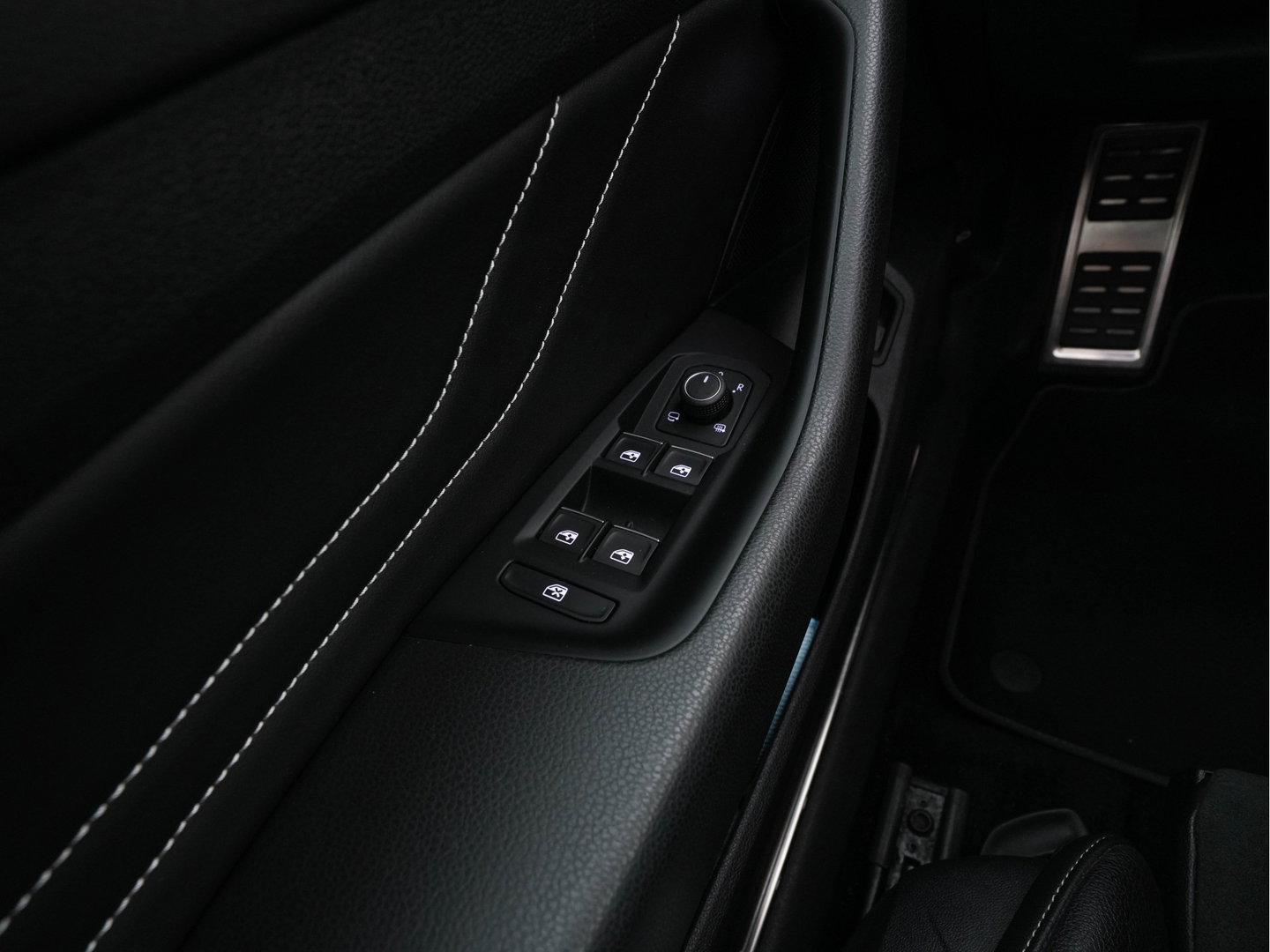 Volkswagen Arteon Shooting Brake 1.4 TSI eHybrid R-Line Business (Plug-in) {SoH-90%} (INCL-BTW) *PANO | LEATHER-ARTVELOURS | FULL-LED | CAMERA | ADAPTIVE-CRUISE | HEATED-SPORTSEATS | KEYLESS | NAVI-FULLMAP | PRIVACYGLASS | SHIFTPADDLES | DIGI-COCKPIT | TOWBAR | 18''ALU*