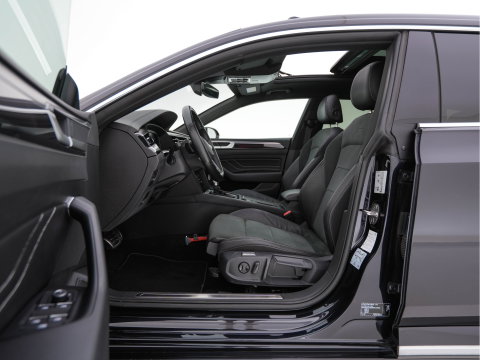 Volkswagen Arteon Shooting Brake 1.4 TSI eHybrid R-Line Business (Plug-in) {SoH-90%} (INCL-BTW) *PANO | LEATHER-ARTVELOURS | FULL-LED | CAMERA | ADAPTIVE-CRUISE | HEATED-SPORTSEATS | KEYLESS | NAVI-FULLMAP | PRIVACYGLASS | SHIFTPADDLES | DIGI-COCKPIT | TOWBAR | 18''ALU*
