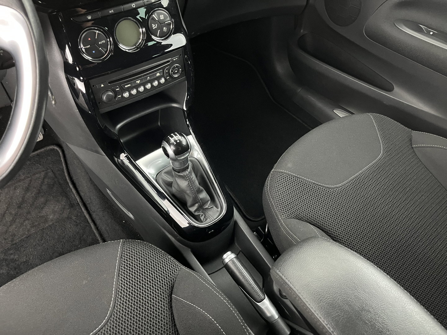 DS DS 3 1.2 PureTech So Chic *AIRCO | CRUISE | SPORTSEATS | PRIVACY-GLASS | PDC | RADIO-CD | 16''ALU*
