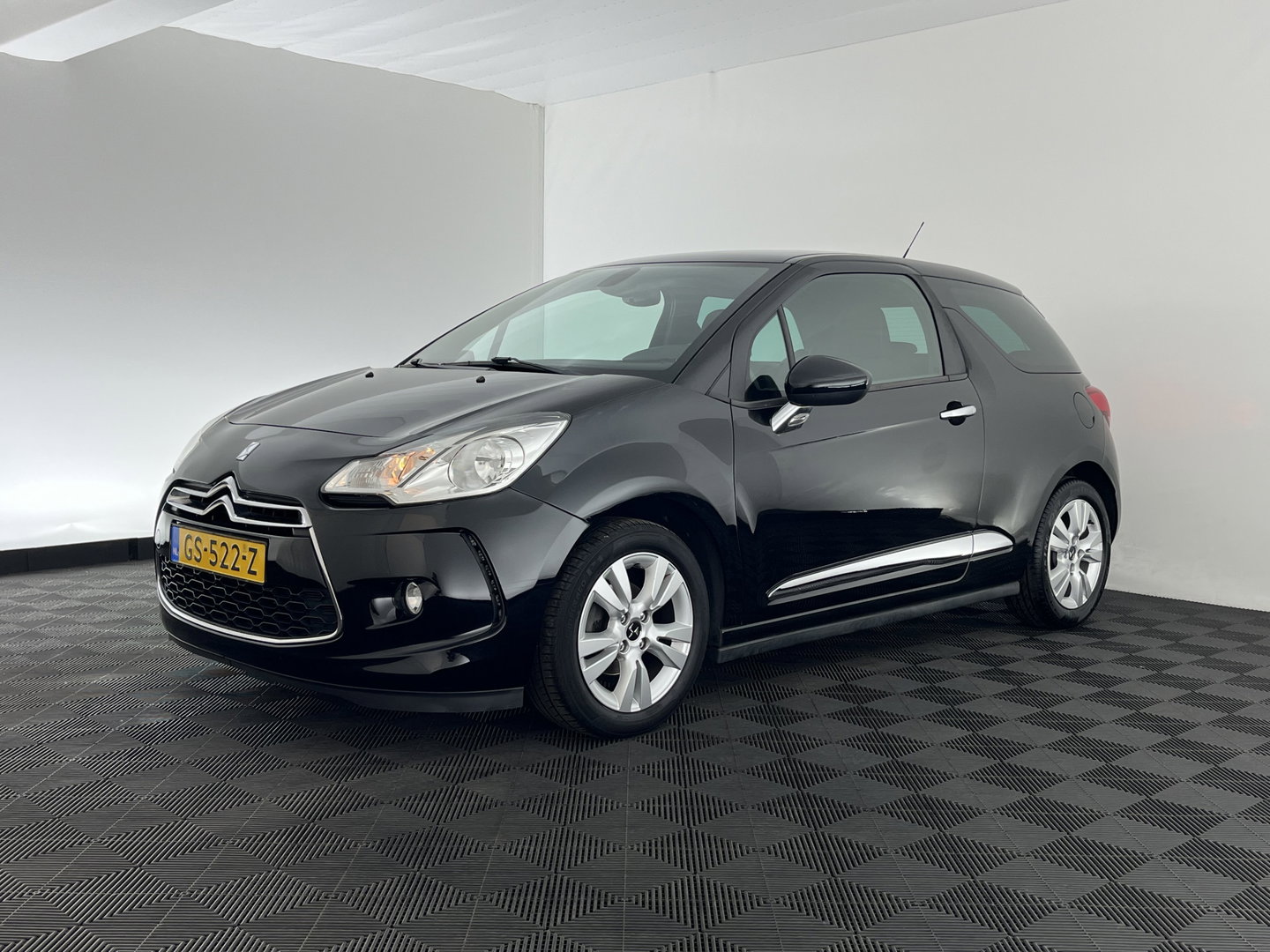 DS DS 3 1.2 PureTech So Chic *AIRCO | CRUISE | SPORTSEATS | PRIVACY-GLASS | PDC | RADIO-CD | 16''ALU*