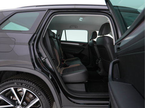 Škoda Kodiaq 1.5 TSI Business Edition (INCL-BTW) *LEATHER-FABRIC | FULL-LED | DIGI-COCKPIT | CAMERA | KEYLESS | DAB+ | NAVI-FULLMAP | SPORTSEATS | PRIVACY-GLASS | ECC | PDC | TOWBAR | CRUISE | 20''ALU*